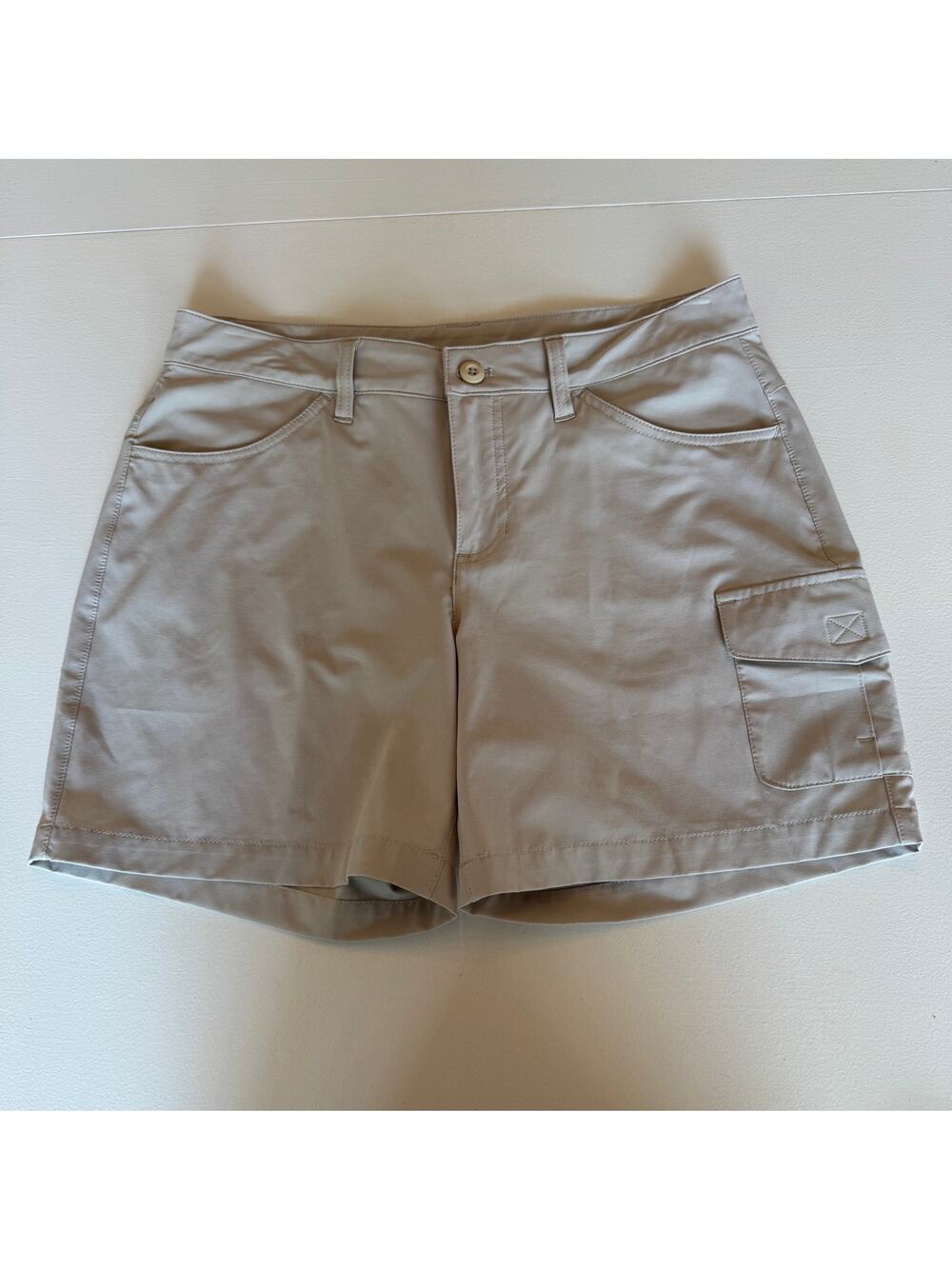 Eddie Bauer Women's Khaki Cargo Shorts Size 8 Outdoor Hiking 6" Inseam
